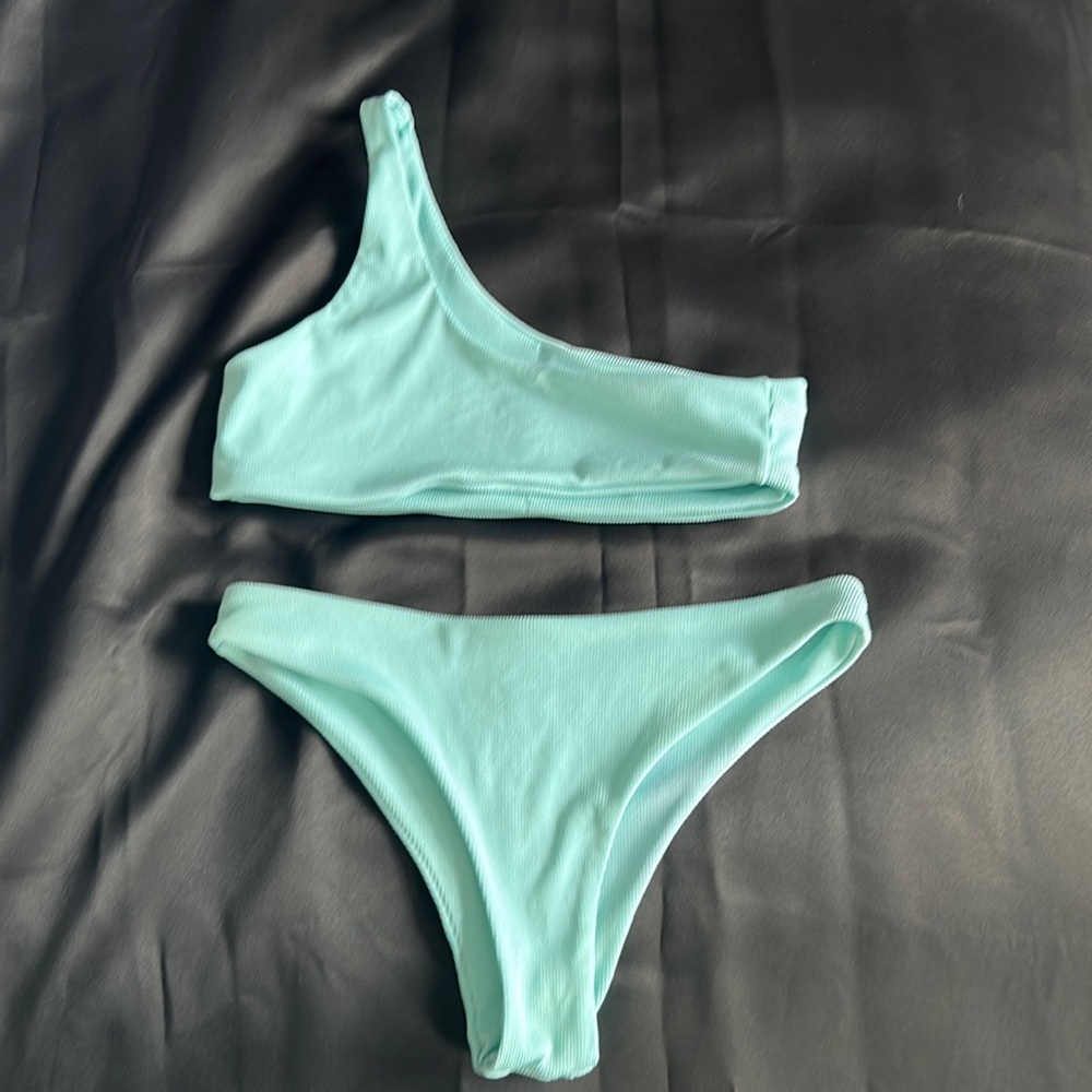 Bathing suit one shoulder cheeky